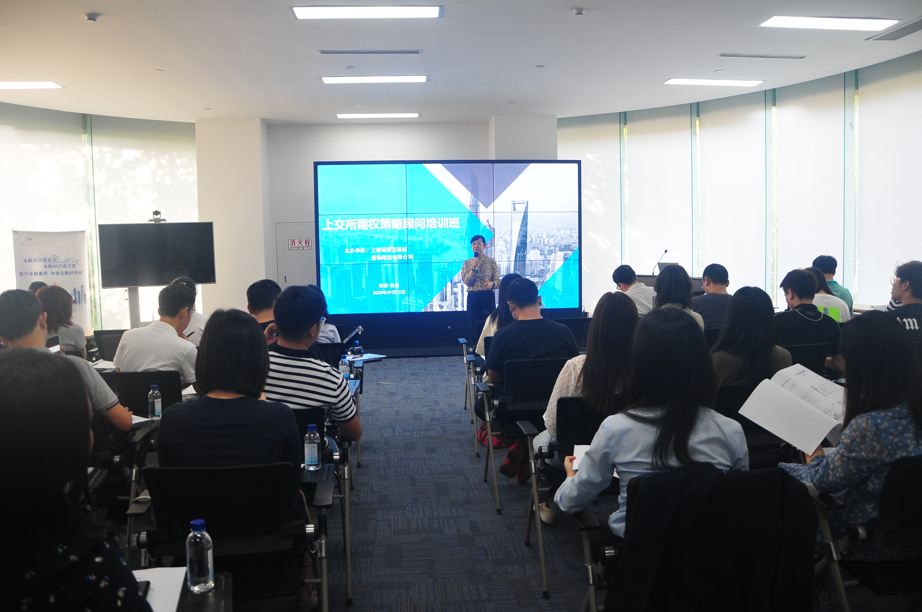 1600218223894064016.jpg 图一:主持培训3.jpg